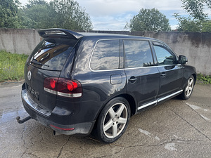 VW Touareg (3 фото из 8)