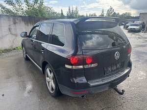 VW Touareg (5 фото из 8)