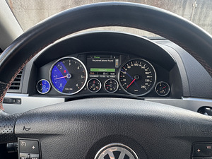 VW Touareg (7 фото из 8)