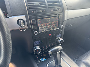 VW Touareg (8 фото из 8)