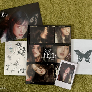 Kpop album. Idle.