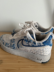 Кроссовки Nike (2 фото из 5)