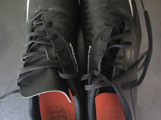 Продаю футбольные бутсы Nike Phantom