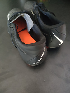 Müün Nike phantom jalgpallijaladsid (3 foto / 4)