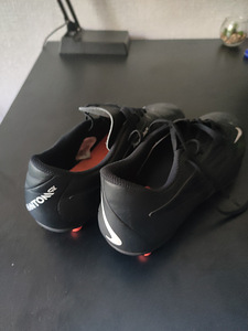 Müün Nike phantom jalgpallijaladsid (4 foto / 4)
