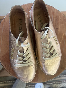 Guess (2 фото из 3)