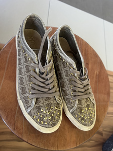 Guess (3 фото из 3)