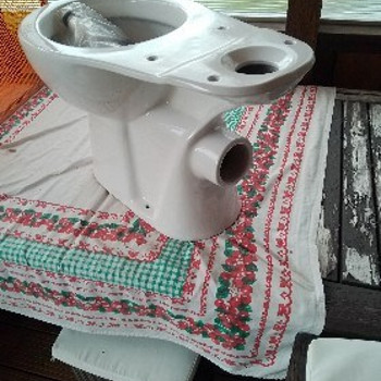 Новый комплект унитаза