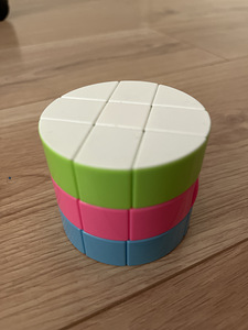 3x3 silindrikujuline Rubiku kuubik (1 foto / 2)