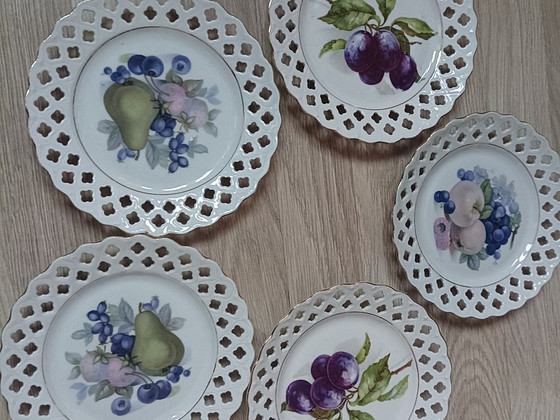 Desserttaldrikud nikerdatud portselan