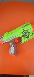 Nerf пластиковые пушки (9 фото из 9)