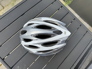 Selling Bicycle Helmet (1 foto / 2)