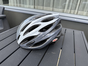 Selling Bicycle Helmet (2 foto / 2)