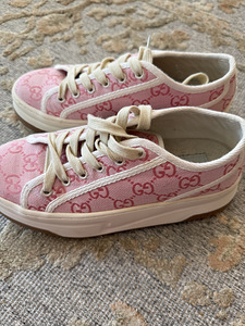 Кроссовки Gucci (1 фото из 3)