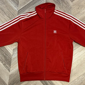 Punane Adidas spordijakk