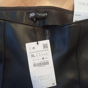Suurus XL ZARA uued mustad püksid kunstnahast (5 foto / 10)