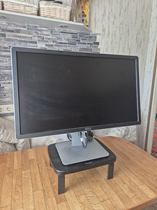 Monitor Dell P2414Hb — 24", IPS, koos aluse ja kaabliga (2 foto / 4)