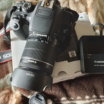 Canon eos 700d Canon EF-S 18-55mm 1:4-5.6 is stm.