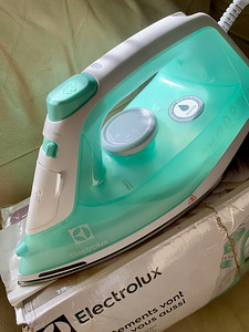 Утюг Electrolux EDB1720 (1 фото из 2)