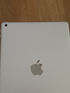 Apple iPad 7gen (3 фото из 5)