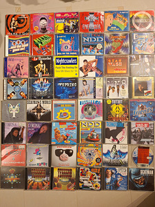 50 CD-d 90-ndate tantsumuusikaga (1 foto / 1)