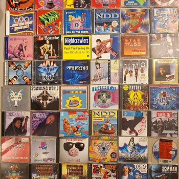 50 CD с танцевальной музыкой 90-х