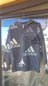Свитер Adidas (1 фото из 2)