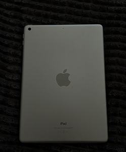iPad 6th (3 foto / 5)