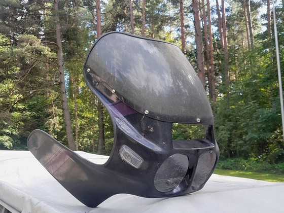 Vintage suur klaasplastist esikondel mootorrattale