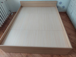 ПРОДАМ КРОВАТЬ (5 фото из 6)