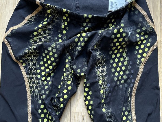 Продаются соревновательные плавки для мальчиков Speedo
