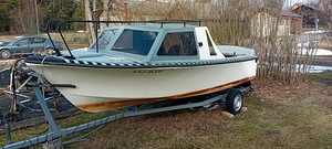 Прочная лодка с двигателем 1,6td (2 фото из 7)