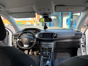 Peugeot 308 (2 фото из 11)