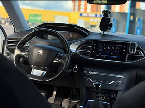 Peugeot 308 (7 фото из 11)