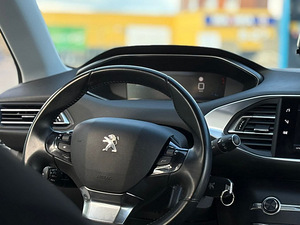 Peugeot 308 (8 фото из 11)