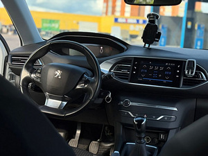 Peugeot 308 (9 фото из 11)