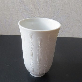 Ваза Rosenthal Germany.Бисквит, рельеф. 10 см.