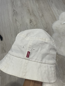 Levi’s панама (2 фото из 3)