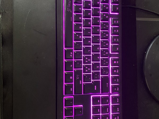 Продаю клавиатуру RAZER ORNATA V3