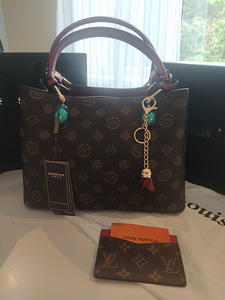 Женская сумочка. Louis Vuitton. (1 фото из 4)