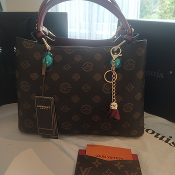 Naiste käekott. Louis Vuitton.