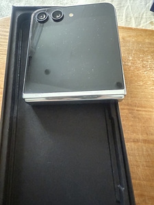 Samsung Galaxi Flip5 (5 foto / 5)