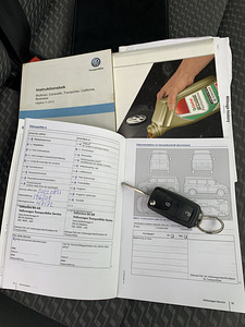 Volkswagen Caravelle длинный (13 фото из 15)