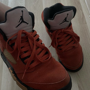 Jordan 5 (2 фото из 5)