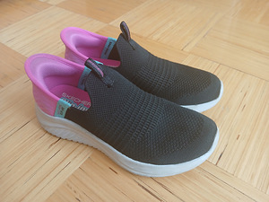 Skechers slip-ins tossud (1 foto / 2)