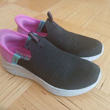 Skechers slip-ins tossud