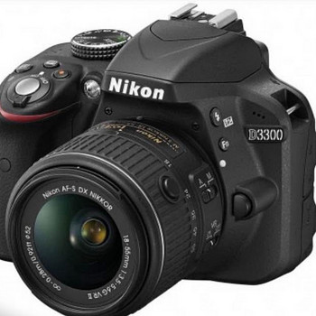 Зеркальная камера Nikon D3000 + объективы