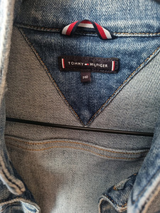 Продам детскую джинсовую курточку Hilfiger (2 фото из 3)
