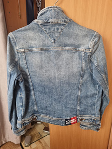 Продам детскую джинсовую курточку Hilfiger (3 фото из 3)