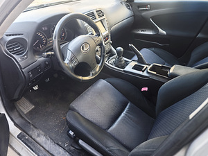 Lexus IS 220 2.2 D 130kW varuosadeks (6 foto / 6)